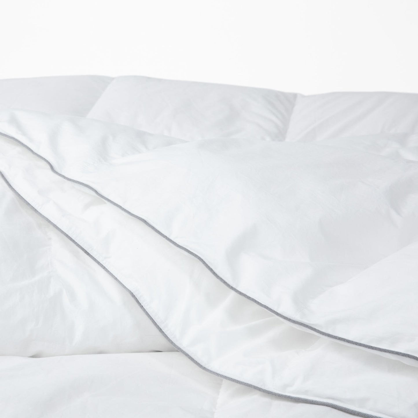 Close-up view of the Tuft and Needle Alternative Duvet Insert||weight:light