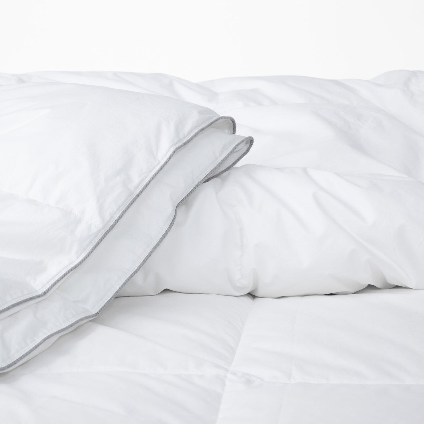 Close-up view of the  Tuft and Needle Down Duvet Insert||weight:medium